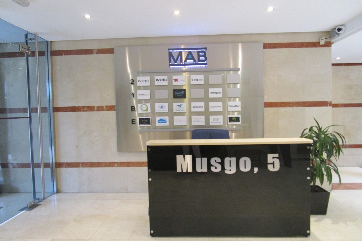 Oficina en Alquiler en Calle Musgo 5, Madrid